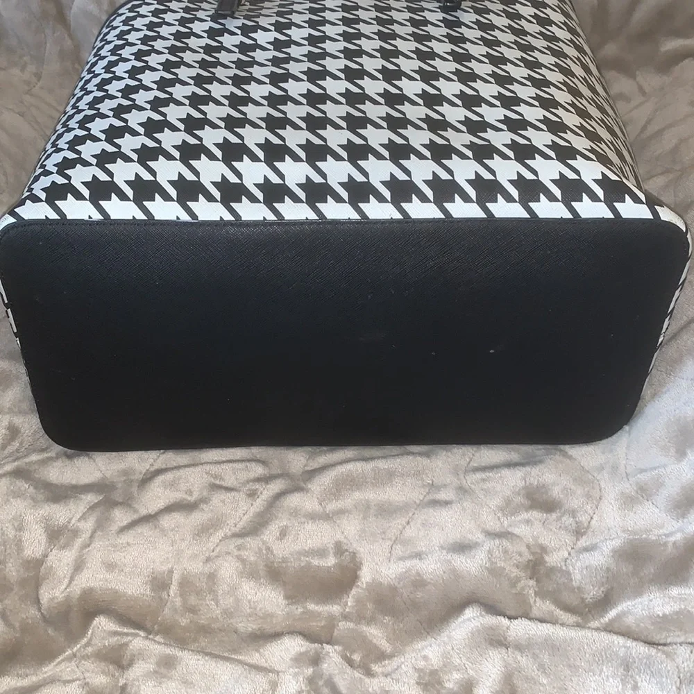 Large Michael Kors Houndstooth Tote - Picture 4 of 7